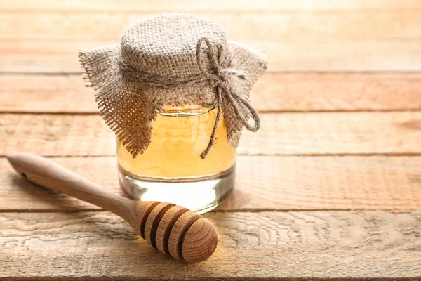 Jar of honey and dipper — Stock Photo, Image