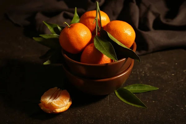 Mísa s čerstvým mandarinky — Stock fotografie
