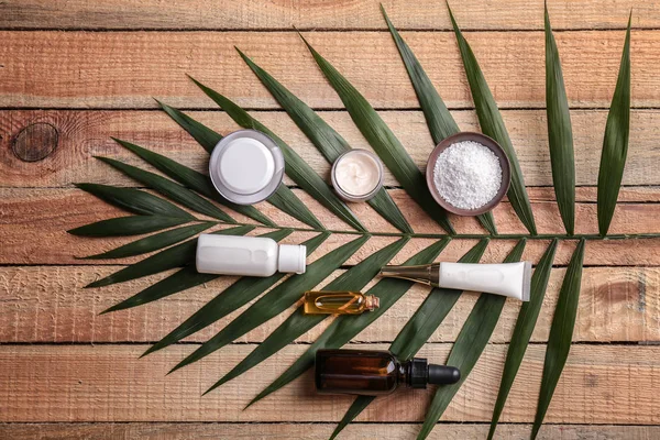 Cosmétique avec feuille verte — Photo