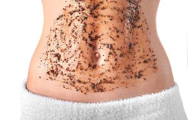 Mujer joven con exfoliante natural en el cuerpo, primer plano — Foto de Stock