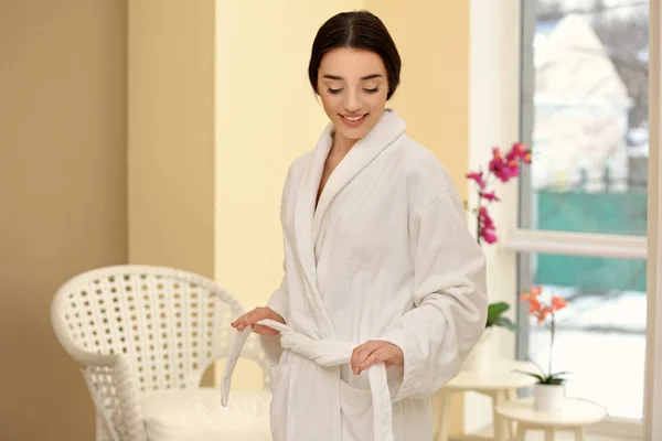 Mujer en el salón de spa — Foto de Stock