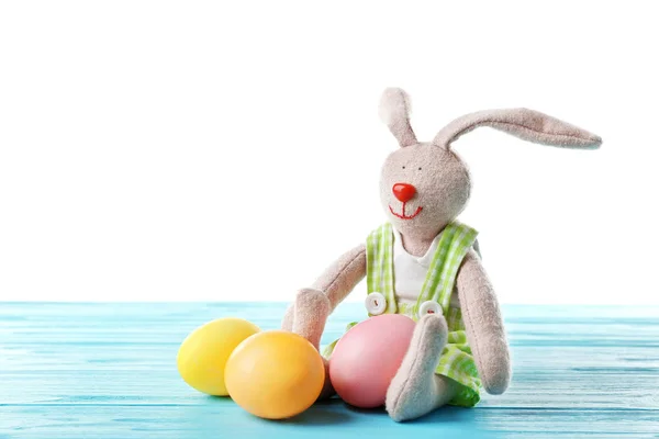Conejito de Pascua con huevos —  Fotos de Stock