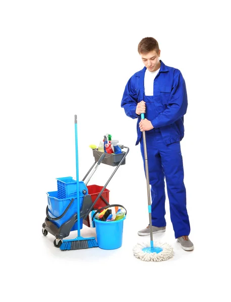 Joven hombre de servicio con equipo de limpieza y fregona sobre fondo blanco —  Fotos de Stock