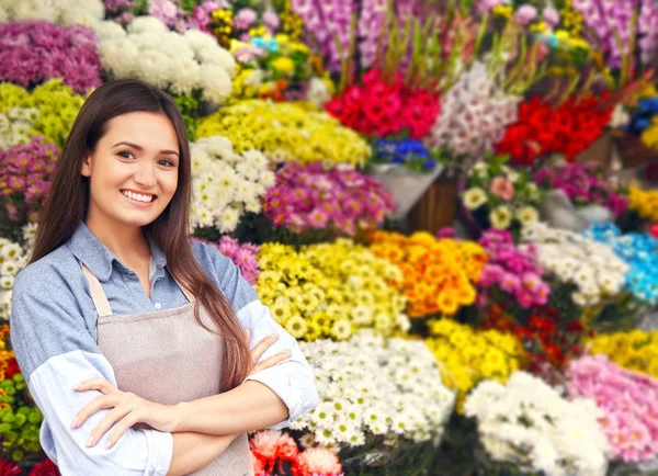 Floristería bastante joven — Foto de Stock