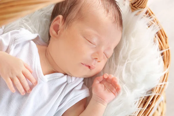 Carino piccolo bambino che dorme — Foto Stock