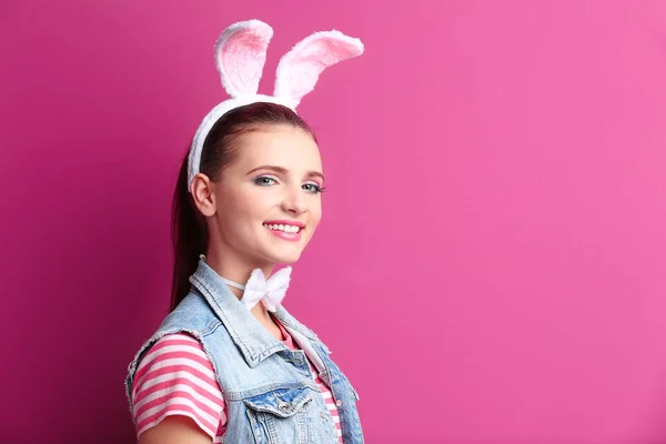 兔子耳朵的女孩 — 图库照片