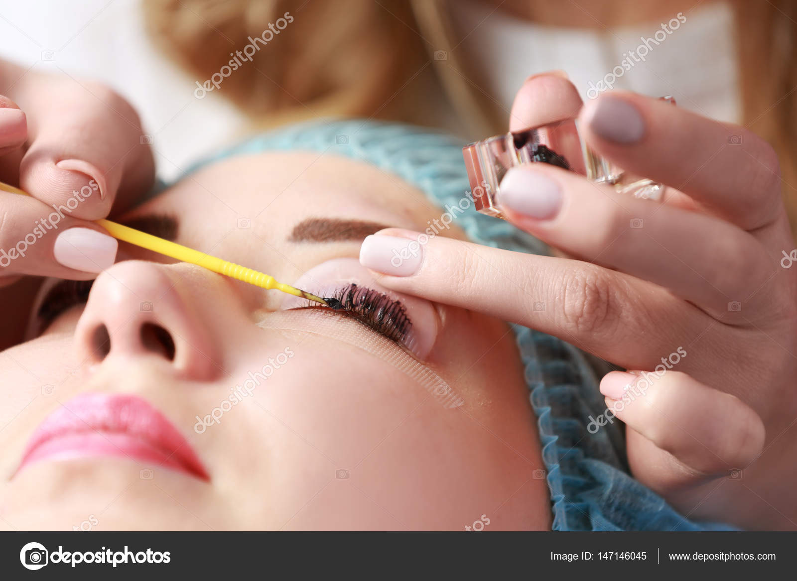 Нарощенные ресницы процесс. Термическая завивка ресниц. Как сделать чтобы ресницы долго держались. Ламинирование ресниц и бровей. Как сделать чтобы ресницы долго держались.