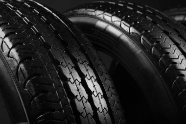 Modern araba lastikleri  