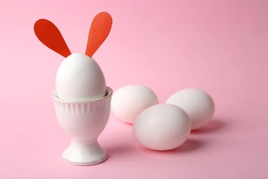 Paskalya yumurtaları komik dekor ile