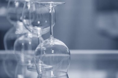 Kalkık ayaklı büyük kadehler 