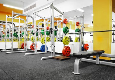 spor salonunda egzersiz donanımları