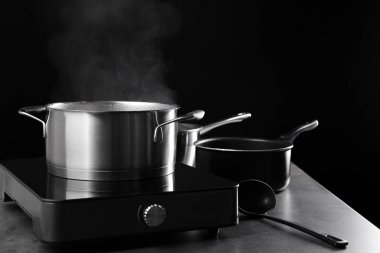 Buhar ile metal tava  