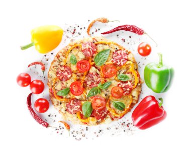 Pizza, sebze ve baharat bileşimi