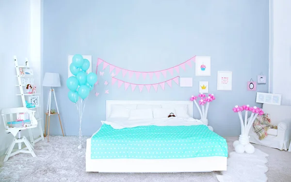 Room decorated for birthday celebration — Stock Photo, Image