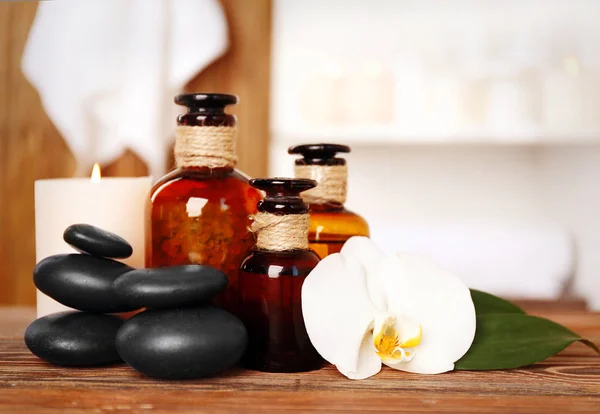 Set spa con aceites aromáticos —  Fotos de Stock