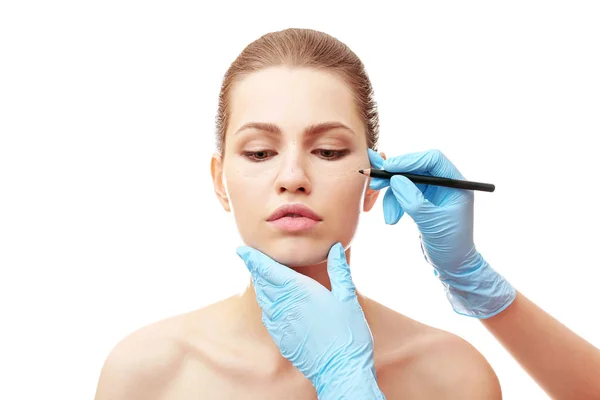 Plastic surgeon drawing line on face — Stock Photo, Image