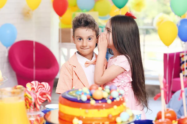 Crianças engraçado festa de aniversário — Fotografia de Stock