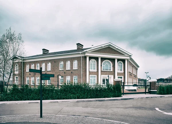 Edificio escolar moderno —  Fotos de Stock