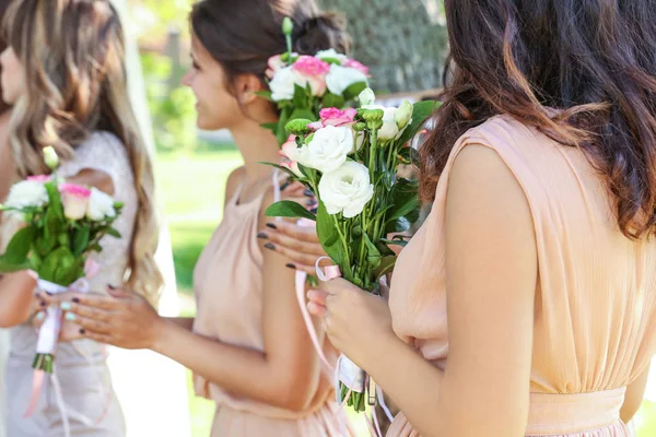 Dama de honra na cerimônia de casamento — Fotografia de Stock