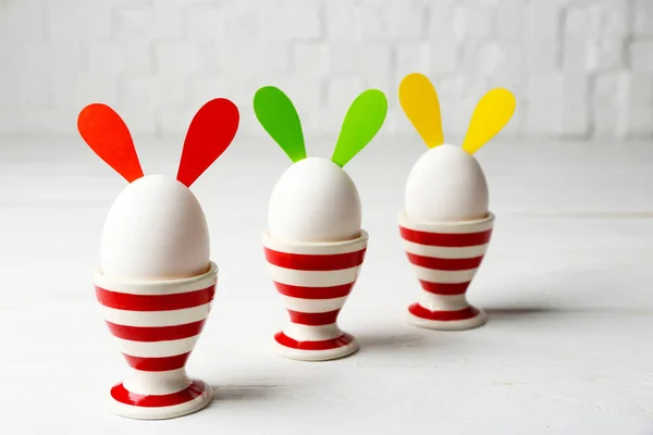 Huevos de Pascua con orejas de conejo — Foto de Stock