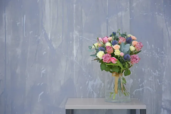 美しい花束のガラス花瓶 — ストック写真