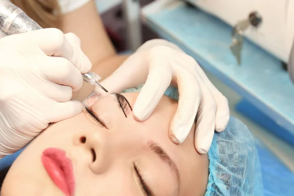 Permanent makeup on eyebrows — Stock Photo, Image