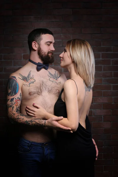 Moda casal tatuado — Fotografia de Stock