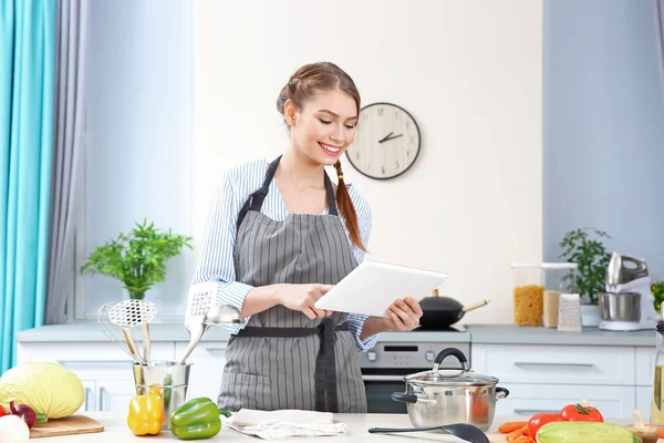 Young Woman Using Tablet Searching Recipe Internet — Stock Photo, Image