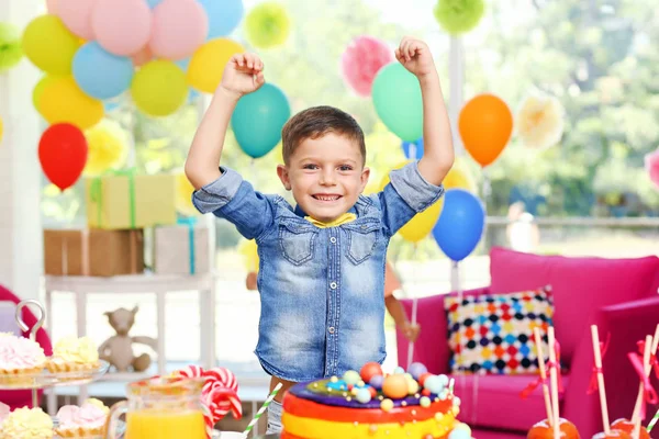 Childrens grappige verjaardagsfeestje — Stockfoto