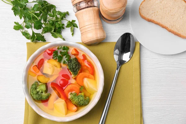 Миска з овочевим супом — стокове фото