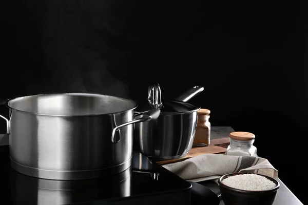 Steam over saucepan on stove — Stock Photo, Image