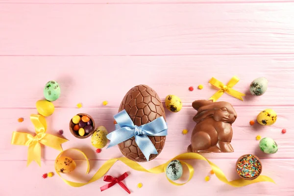 Easter composition with sweets and eggs — Stock Photo, Image