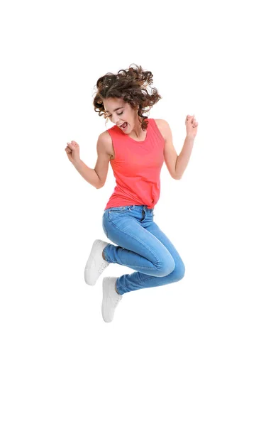 Joyeuse jeune femme sautant — Photo