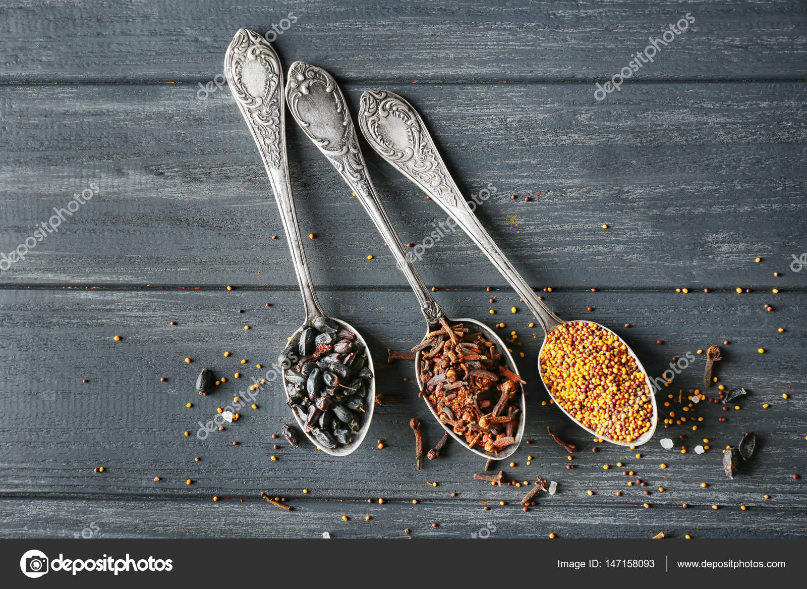 Kaşığı baharat çeşitleri — Stok Foto © belchonock #147158093