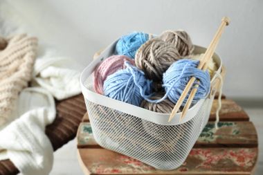 İplik örgü ile plastik kutu 