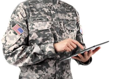 Asker holding dijital tablet