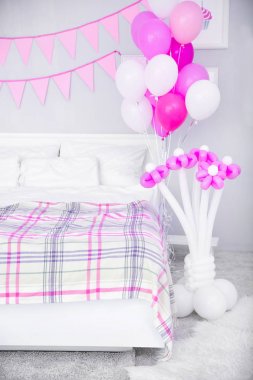 doğum günü kutlaması için dekore edilmiş Oda