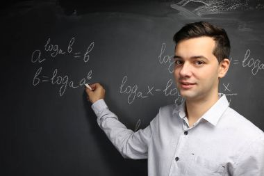 Yakışıklı genç öğretmen 