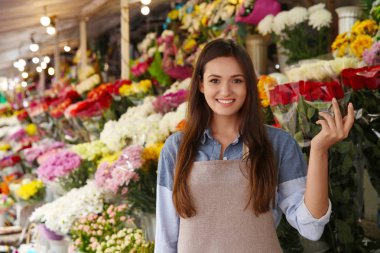 Genç ve güzel çiçekçi