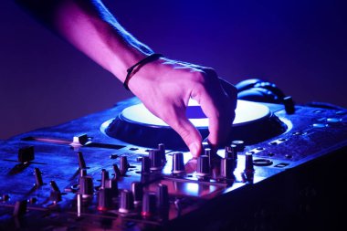 Dj mikser parça karıştırma