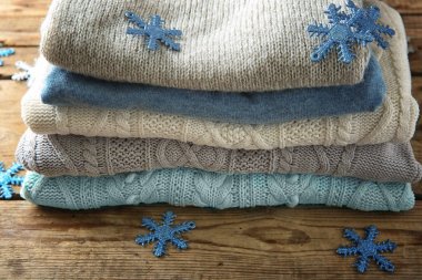 yün elbise yığını 