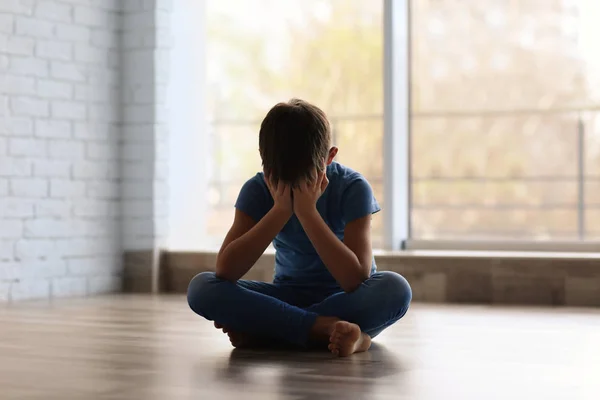 Sad little boy — Stock Photo, Image