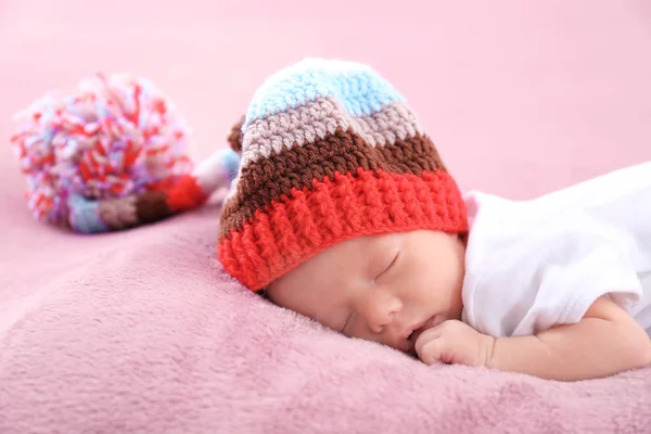 Słodkie małe dziecko śpi — Zdjęcie stockowe