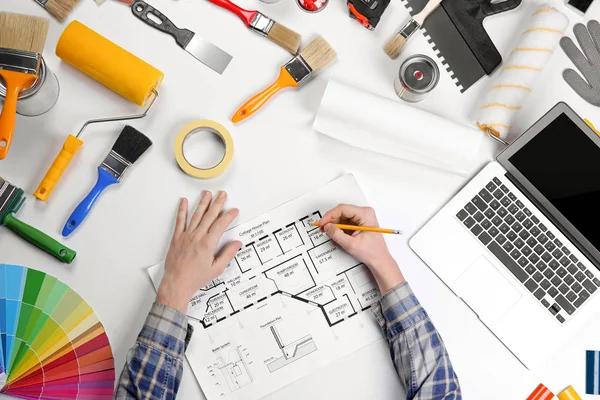 Decorator's hands with pencil — Stock Photo, Image