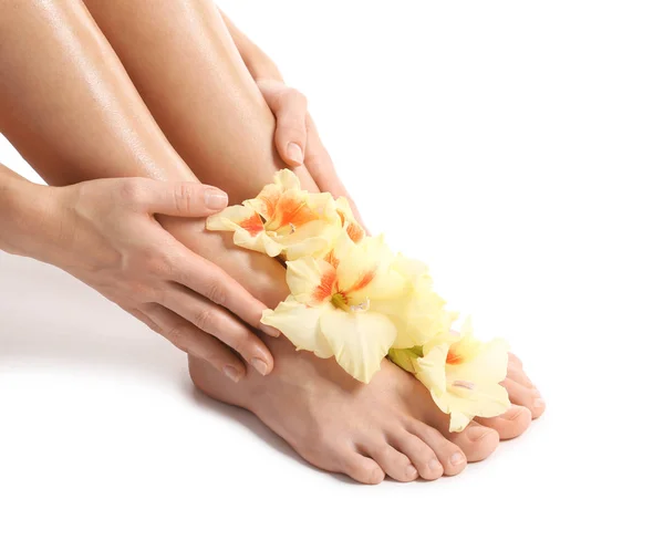 Female legs and hands with flowers — Stock Photo, Image