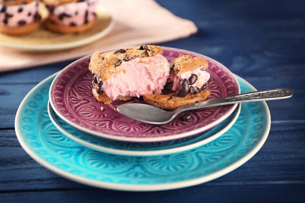 Deliciosas galletas con helado —  Fotos de Stock