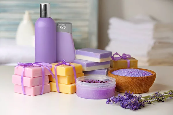 Set di cosmetici per la cura del corpo con lavanda — Foto Stock