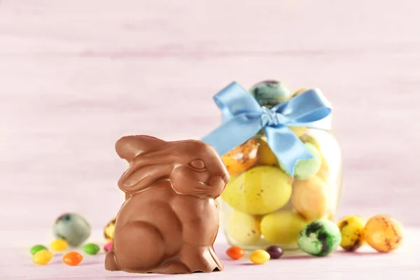 チョコレート イースターのウサギ、卵、お菓子 — ストック写真