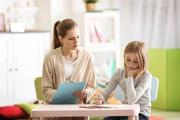 Psychologist working with teenager girl — Stock Photo, Image