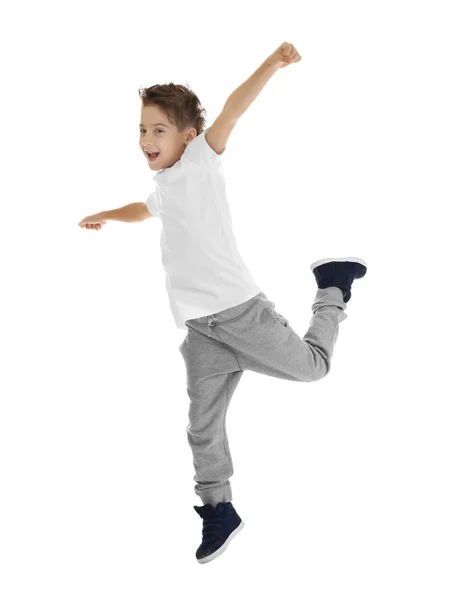 Lindo chico divertido bailando sobre fondo blanco — Foto de Stock